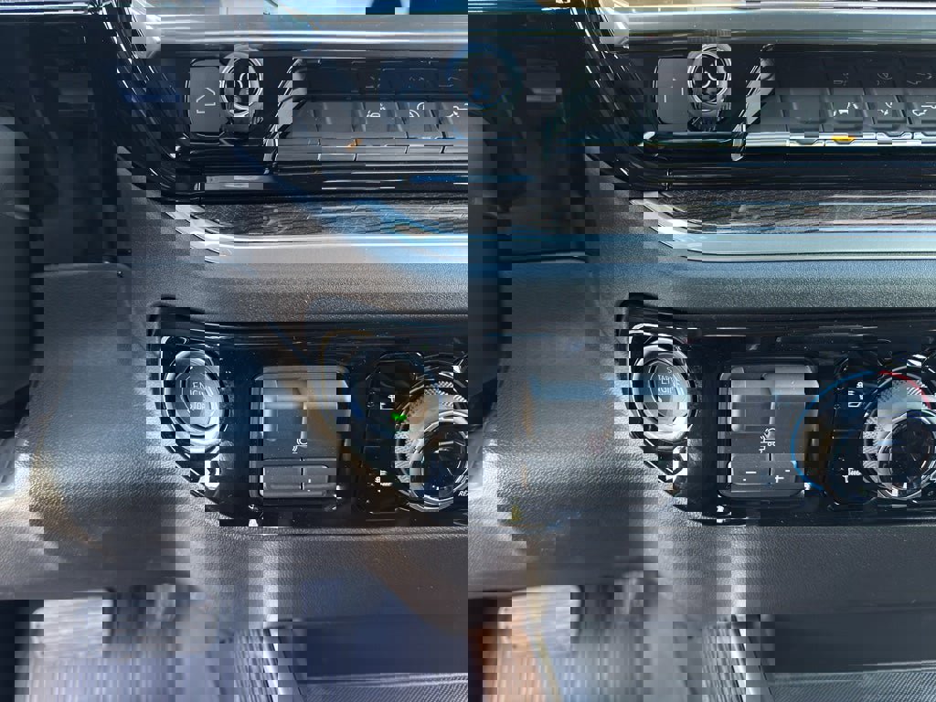 New 2026 Chevrolet Silverado 1500 LT w/ Z71 Off-Road Package image 17