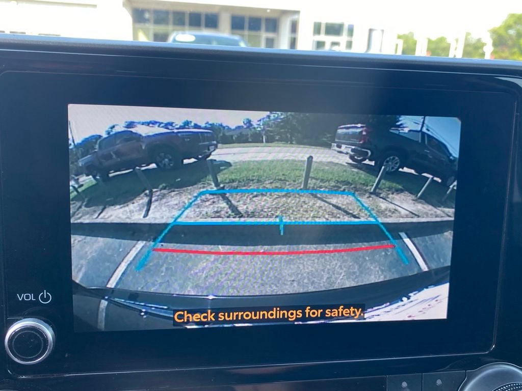 Used 2024 Toyota Highlander LE AWD/4WD image 28