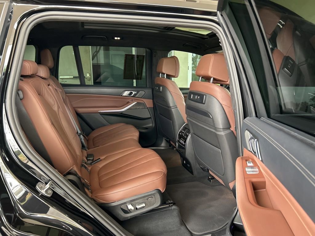 Used 2022 BMW X7 M50i w/ Dynamic Handling Package image 29