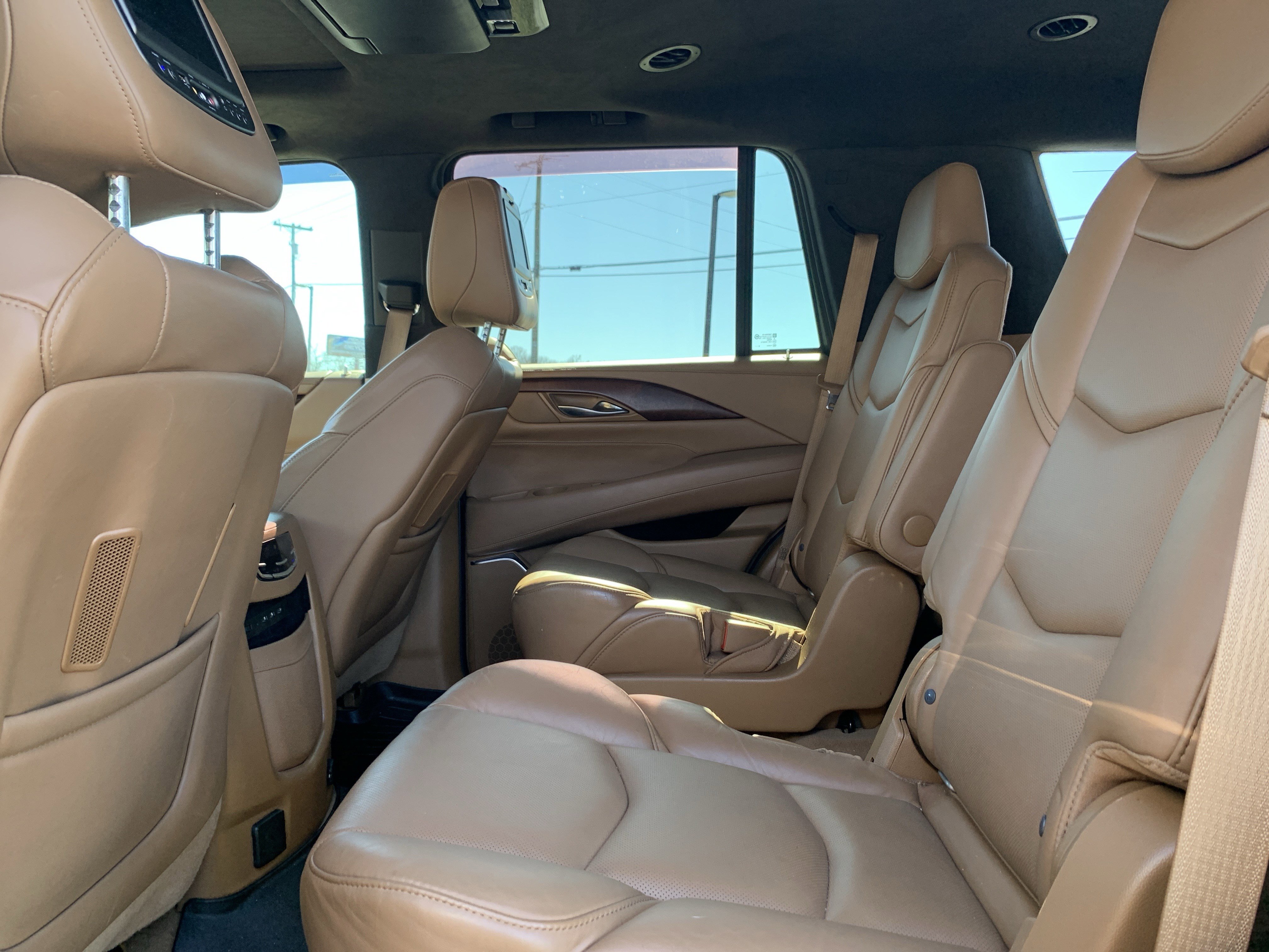 Used 2017 Cadillac Escalade Platinum image 32