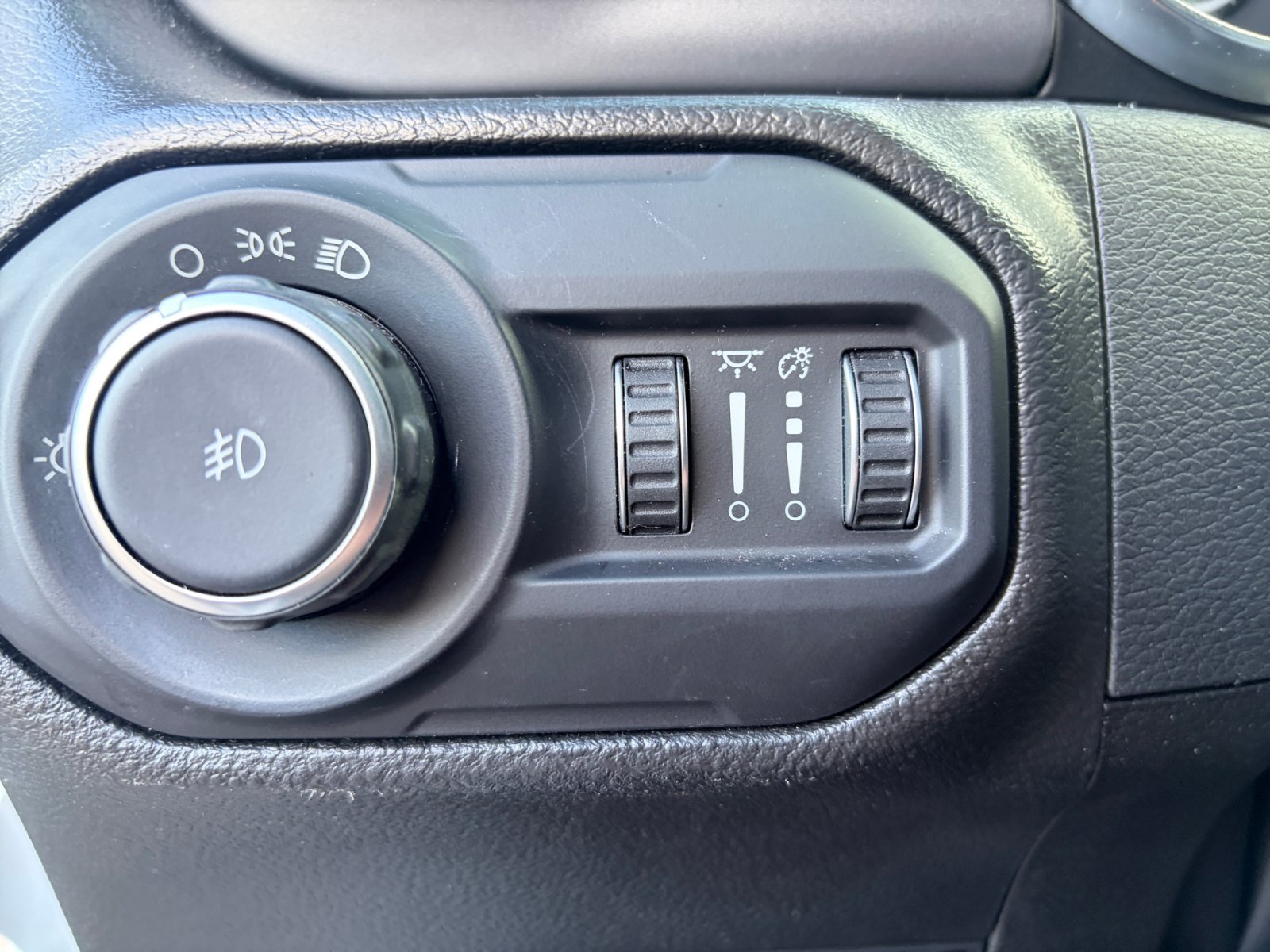 Used 2022 Jeep Wrangler Sport AWD/4WD image 33