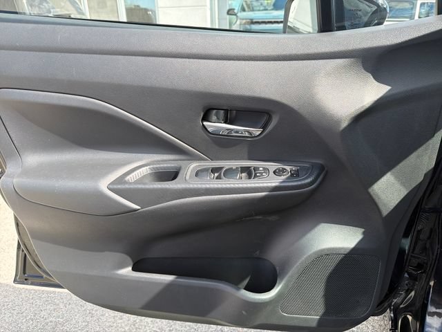 Used 2023 Nissan Versa SV FWD image 9