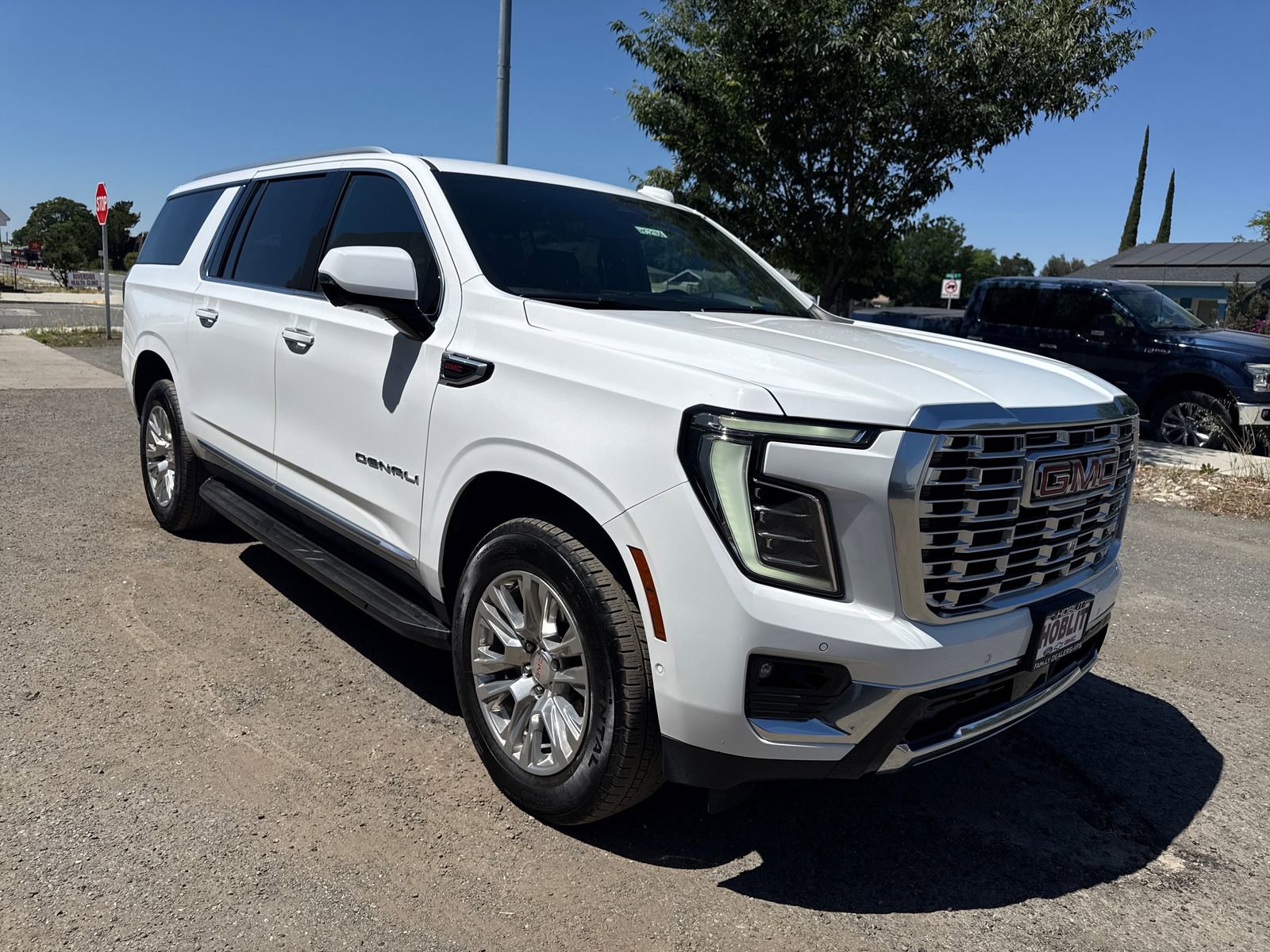 Used 2025 GMC Yukon XL Denali AWD/4WD image 7