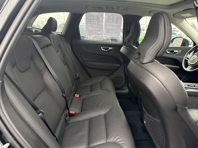 Used 2025 Volvo XC60 B5 Plus image 14