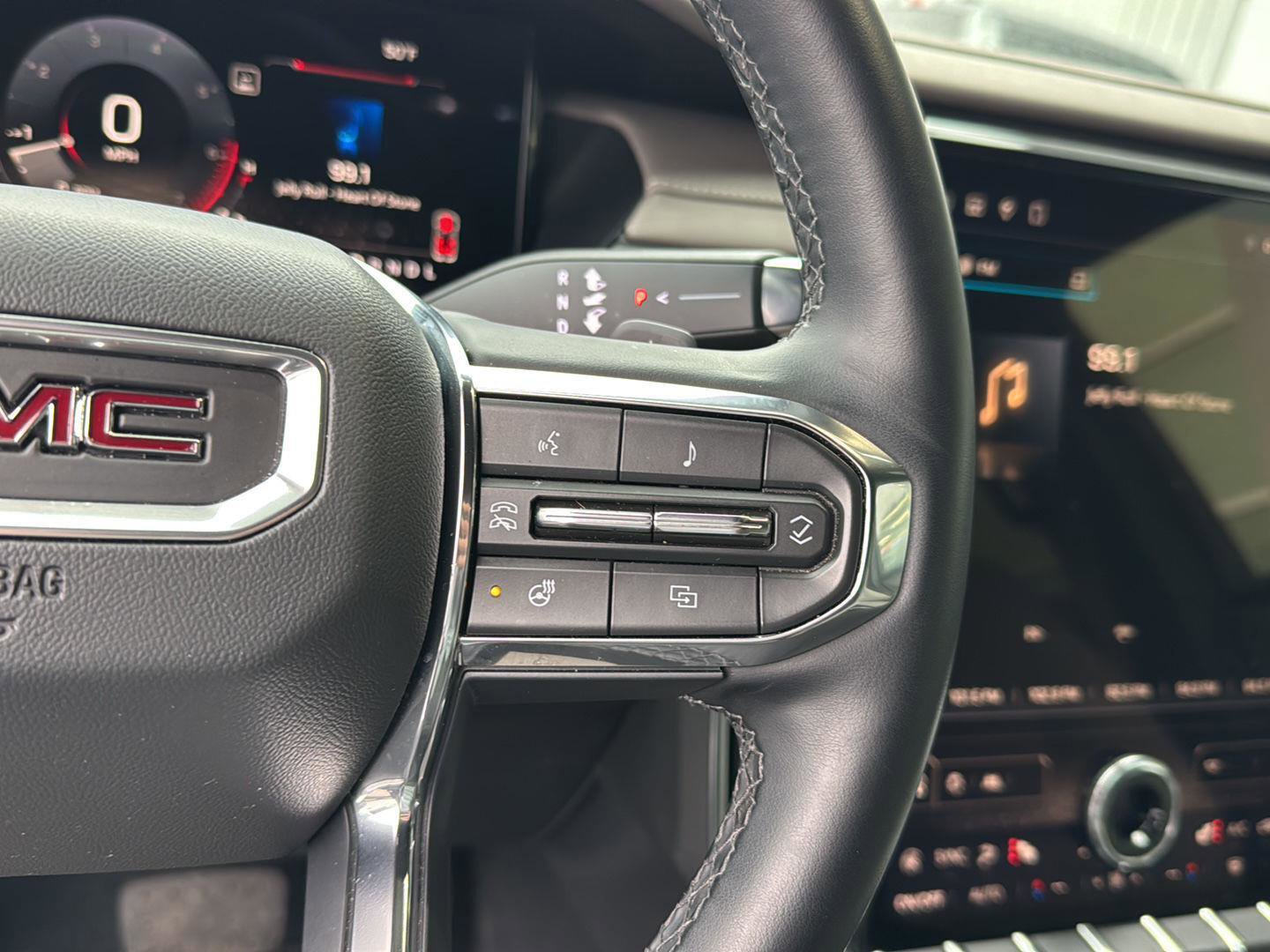 Used 2024 GMC Acadia Elevation AWD/4WD image 18