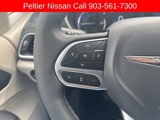 Used 2024 Chrysler Pacifica Select image 13