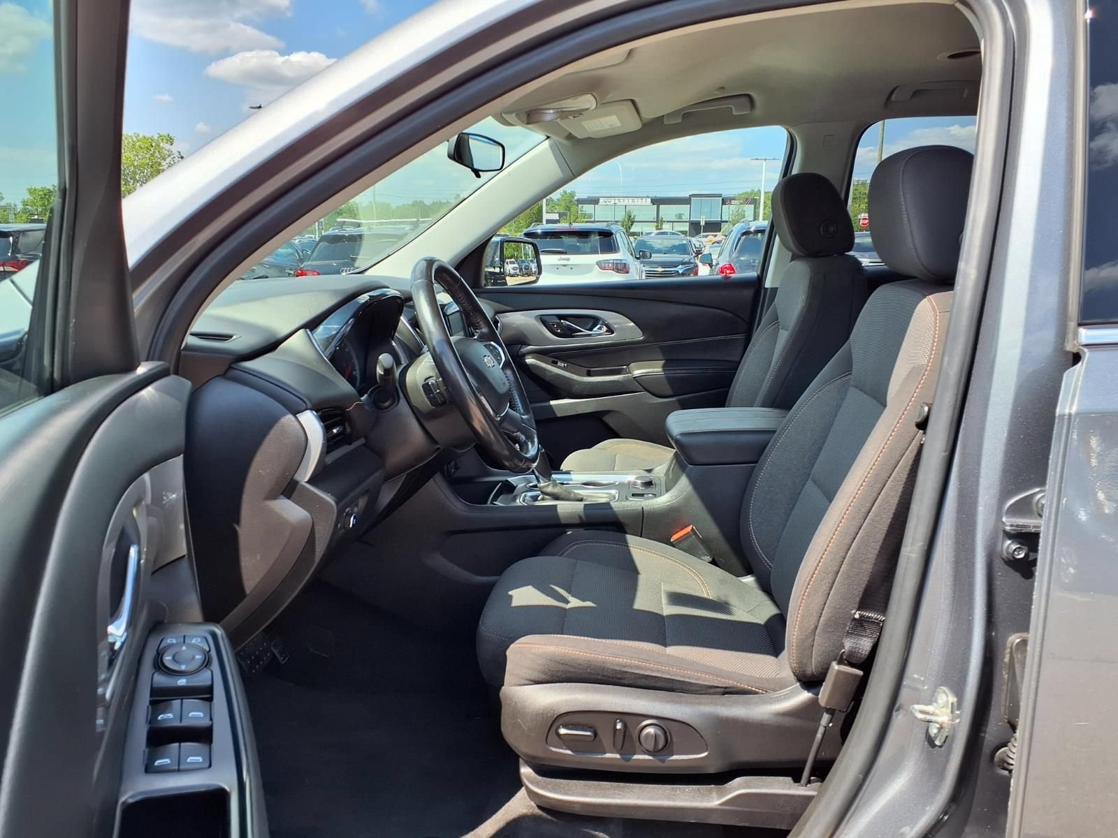 Used 2019 Chevrolet Traverse LT FWD image 18