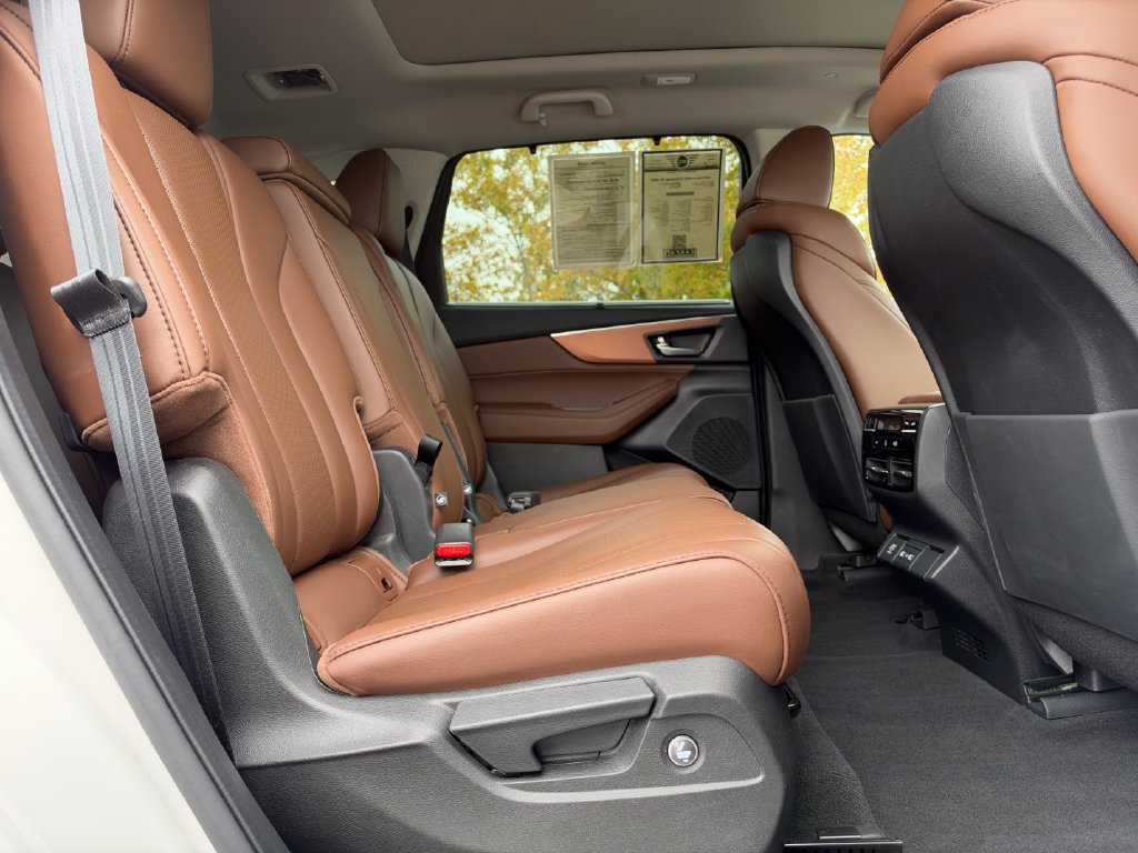 Used 2023 Acura MDX w/ Technology Package AWD/4WD image 13