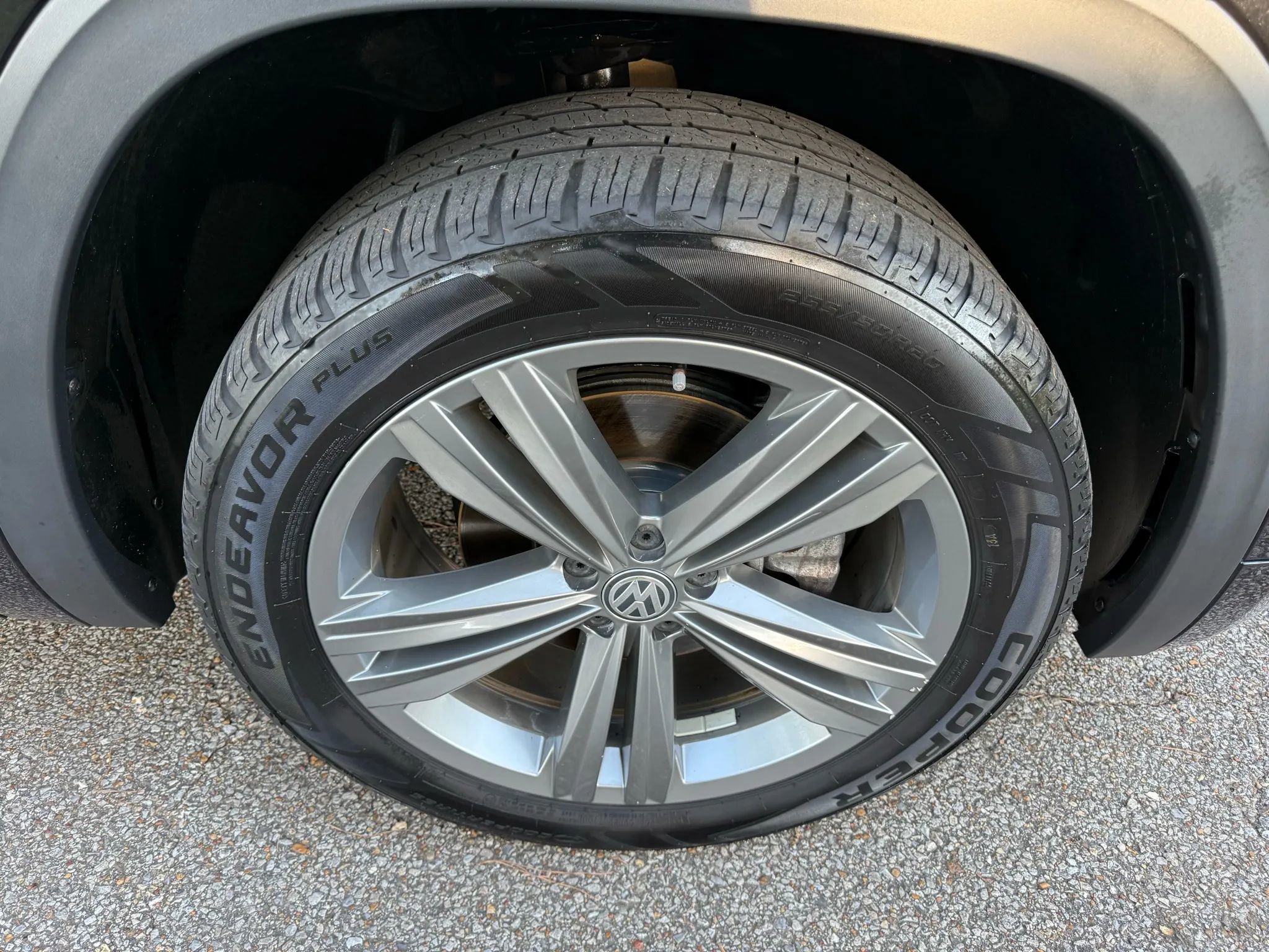 Used 2019 Volkswagen Atlas SE w/ Panoramic Sunroof Package image 12