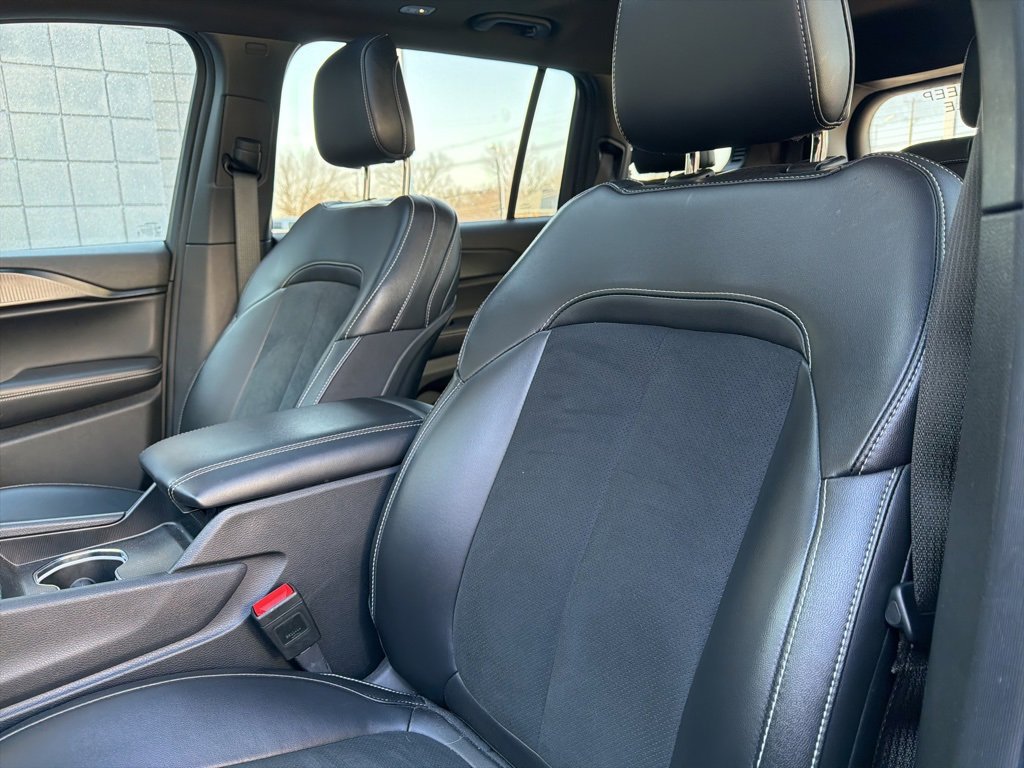 Used 2025 Jeep Grand Cherokee L Altitude image 21