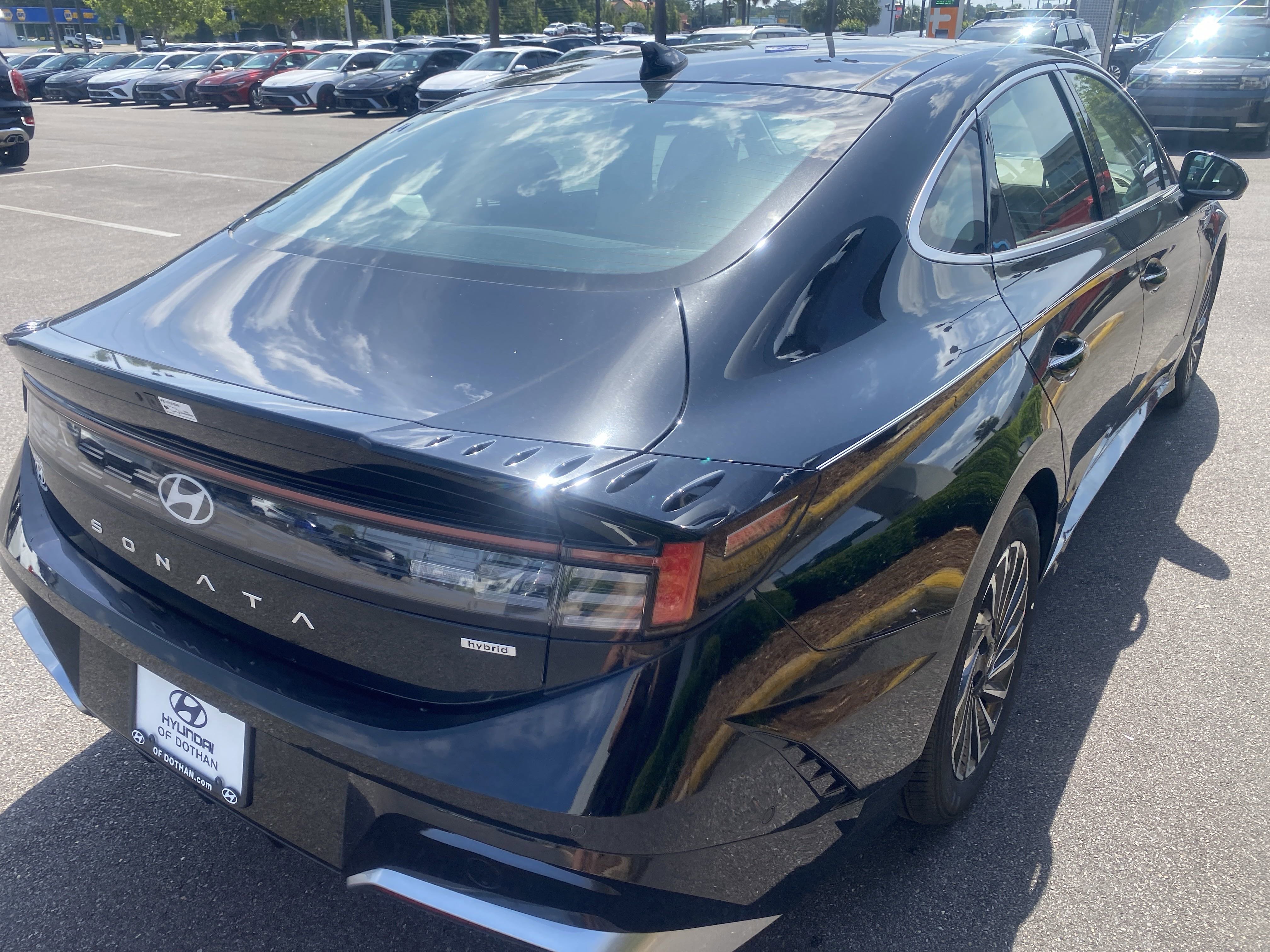 New 2025 Hyundai Sonata Limited image 4