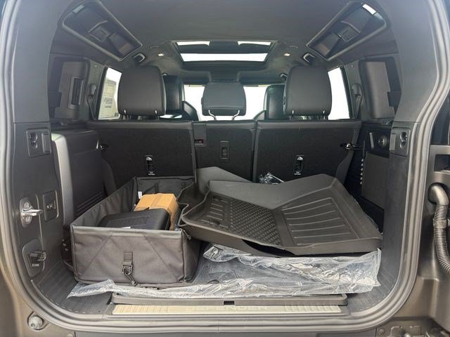 New 2026 Land Rover Defender 110 OCTA AWD/4WD image 18