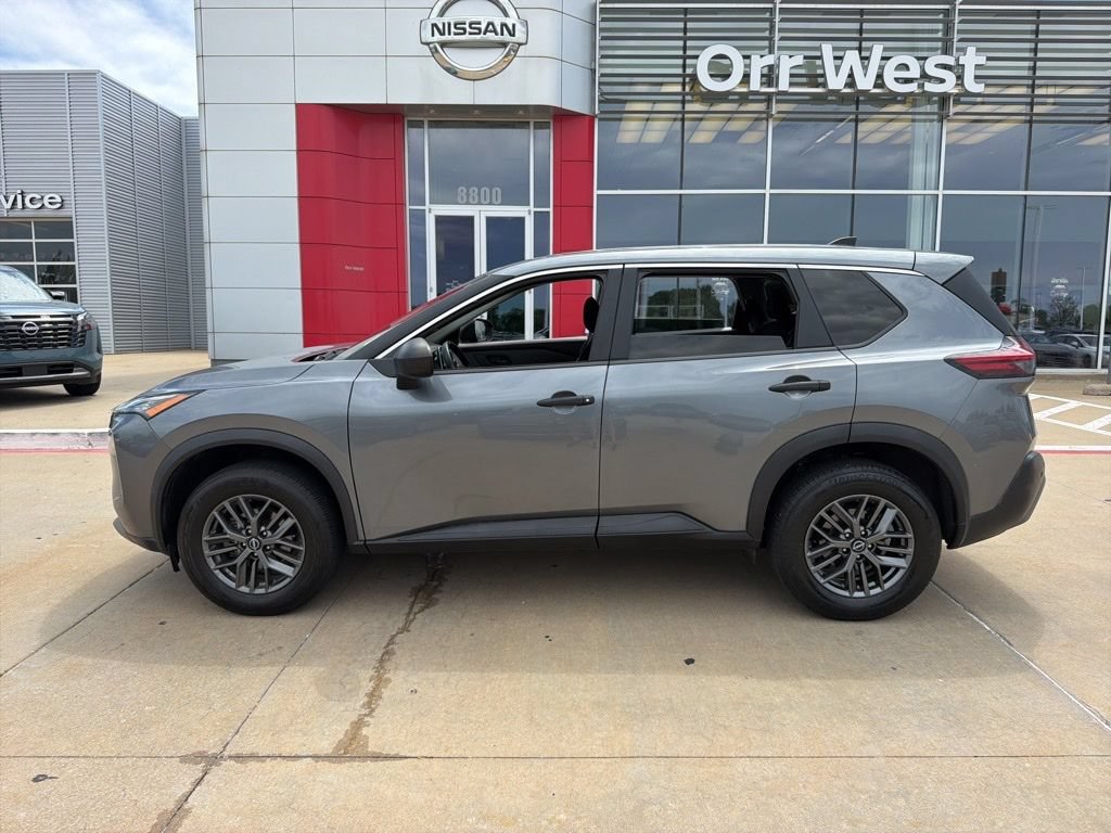 Used 2023 Nissan Rogue S FWD image 2