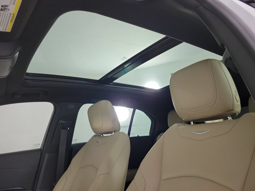 Certified 2024 Cadillac XT4 Luxury w/ Cold Weather Package FWD image 18