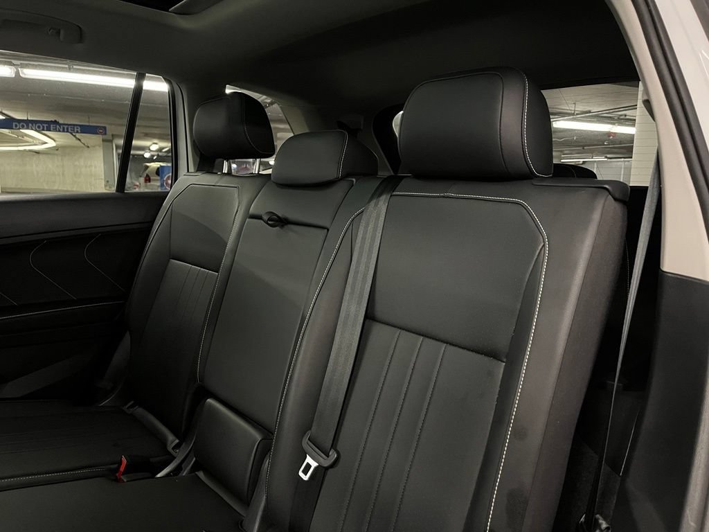 Used 2023 Volkswagen Tiguan SE w/ Panoramic Sunroof Package FWD image 22