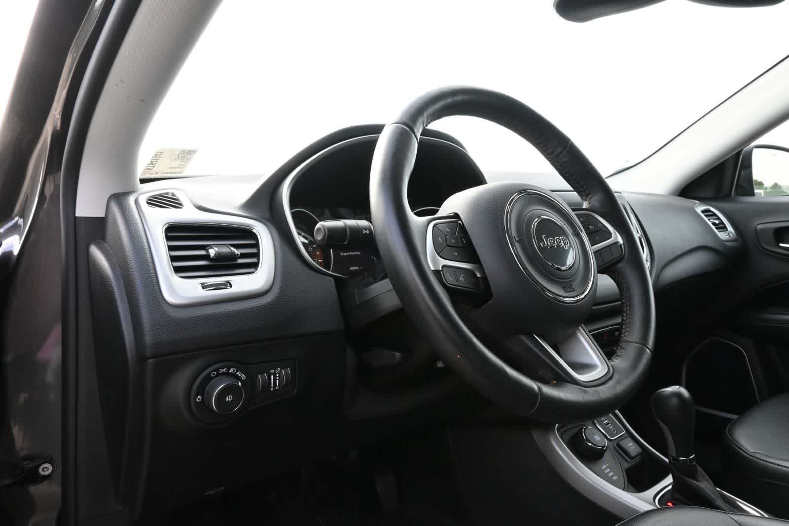 Used 2019 Jeep Compass Latitude w/ Popular Equipment Group AWD/4WD image 16