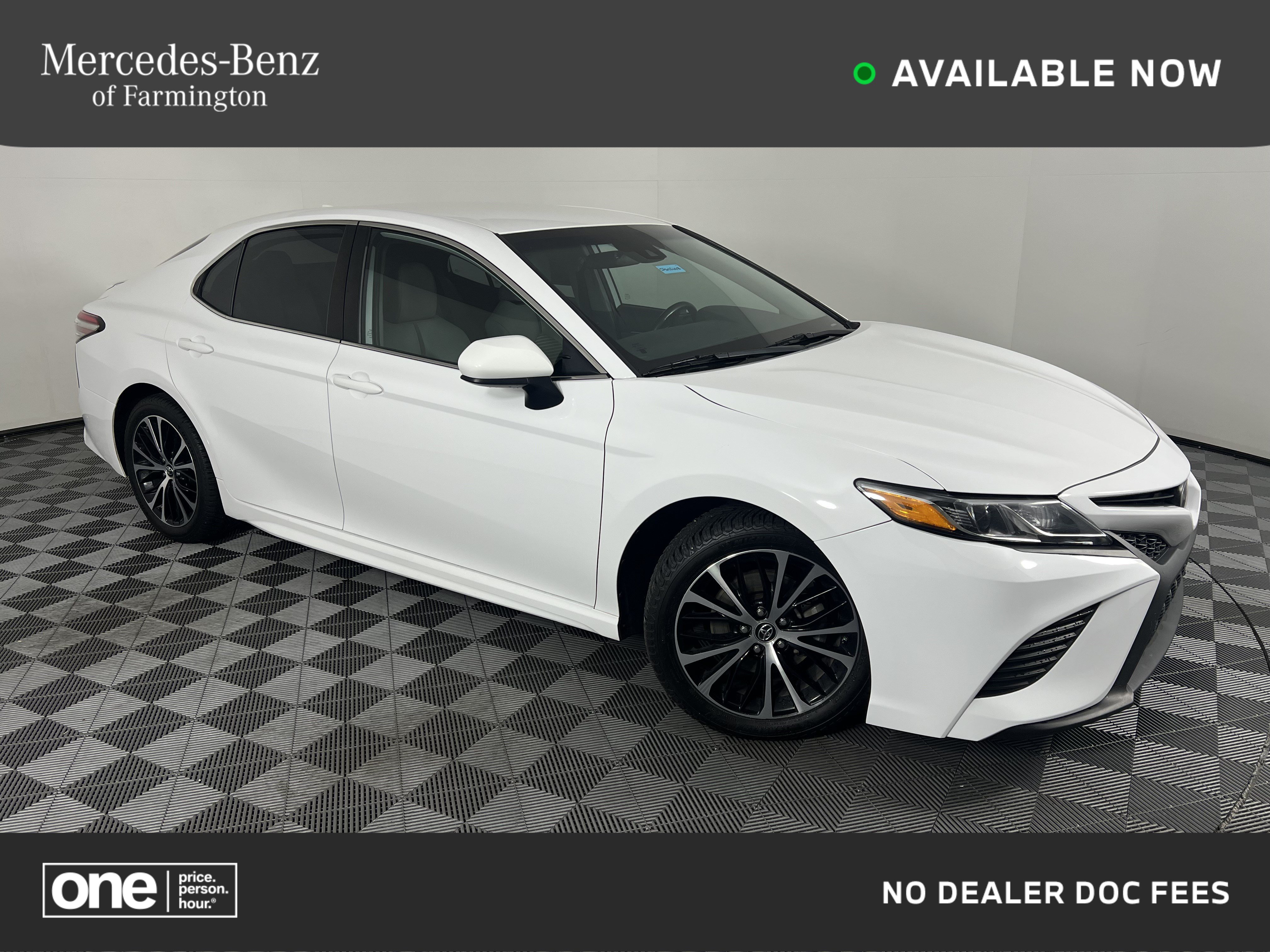Used 2019 Toyota Camry SE FWD image 1