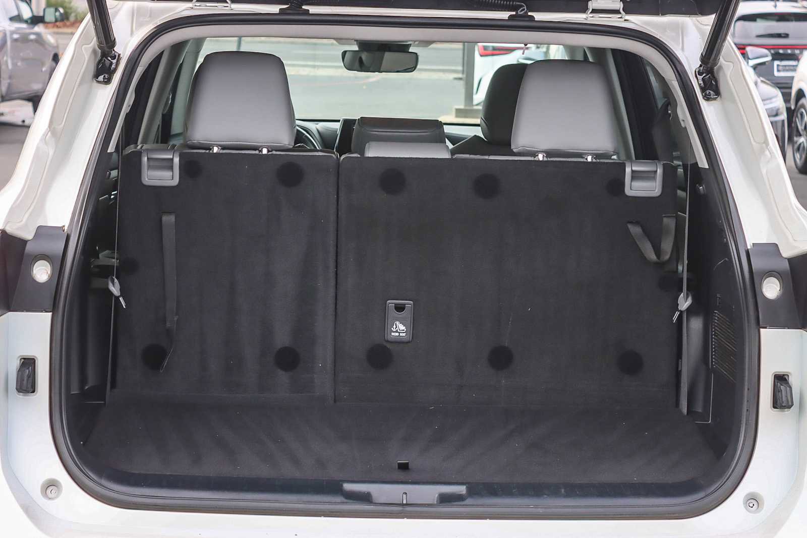 Used 2020 Toyota Highlander XLE image 27