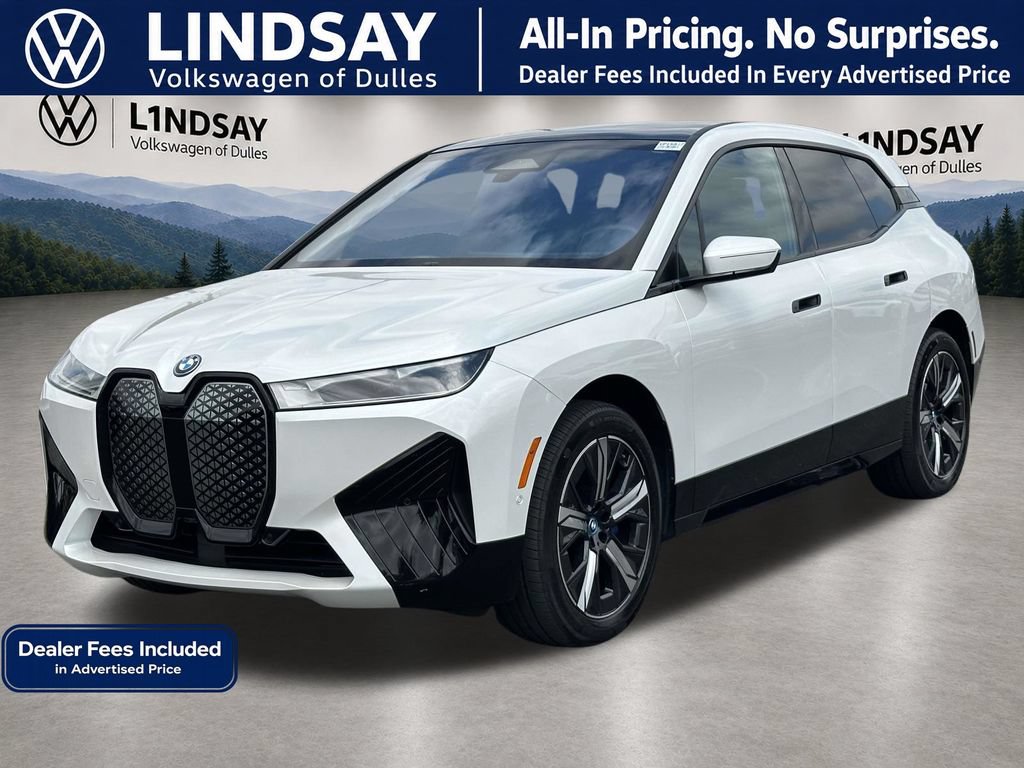 Used 2023 BMW iX xDrive50 w/ Sport Package AWD/4WD image 4