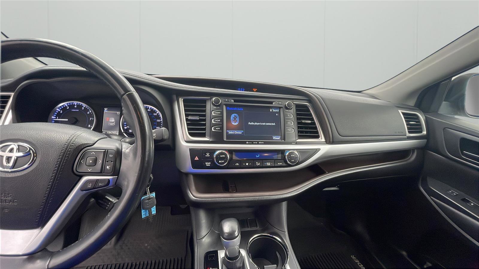Used 2017 Toyota Highlander Plus FWD image 20