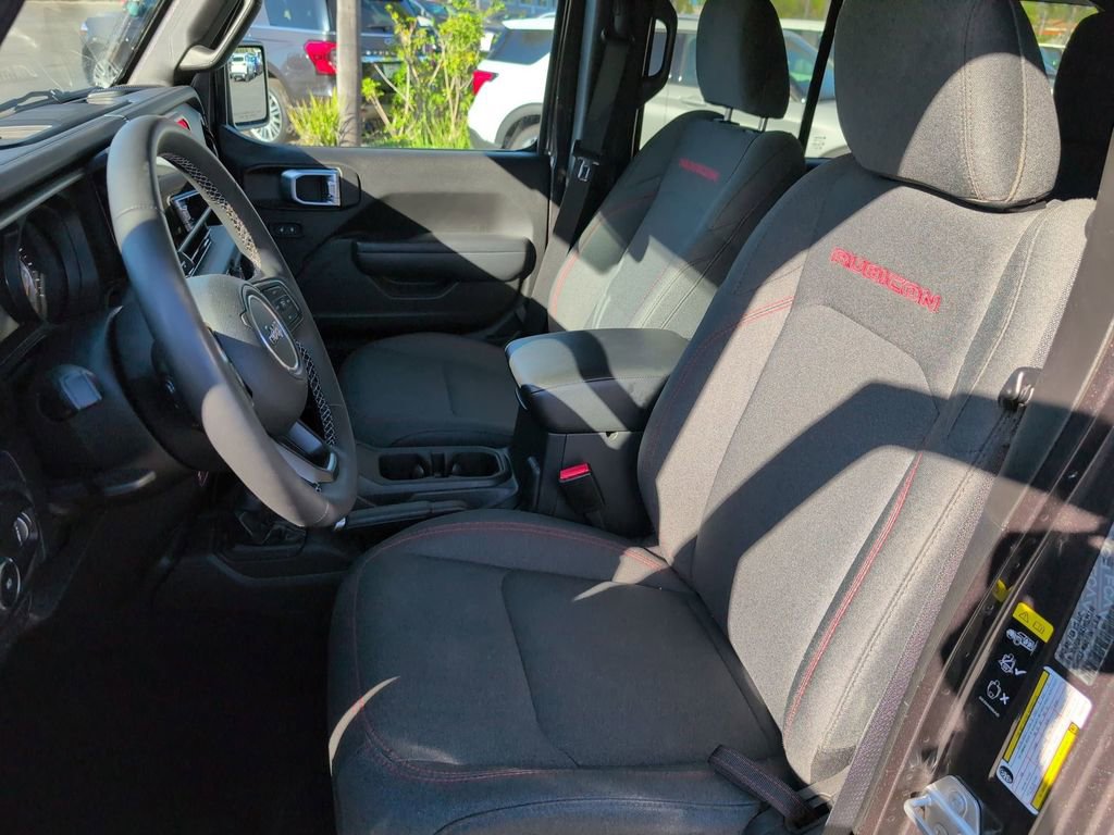 Used 2025 Jeep Wrangler Unlimited Rubicon w/ Convenience Group image 25