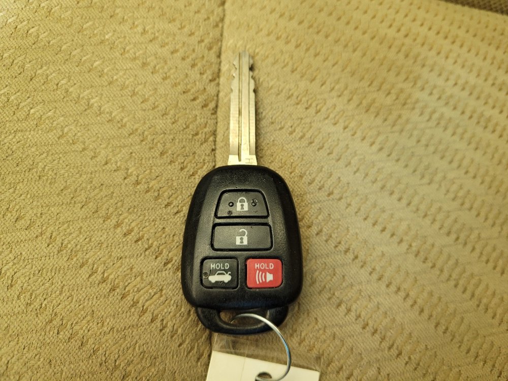 Used 2017 Toyota Camry LE image 32