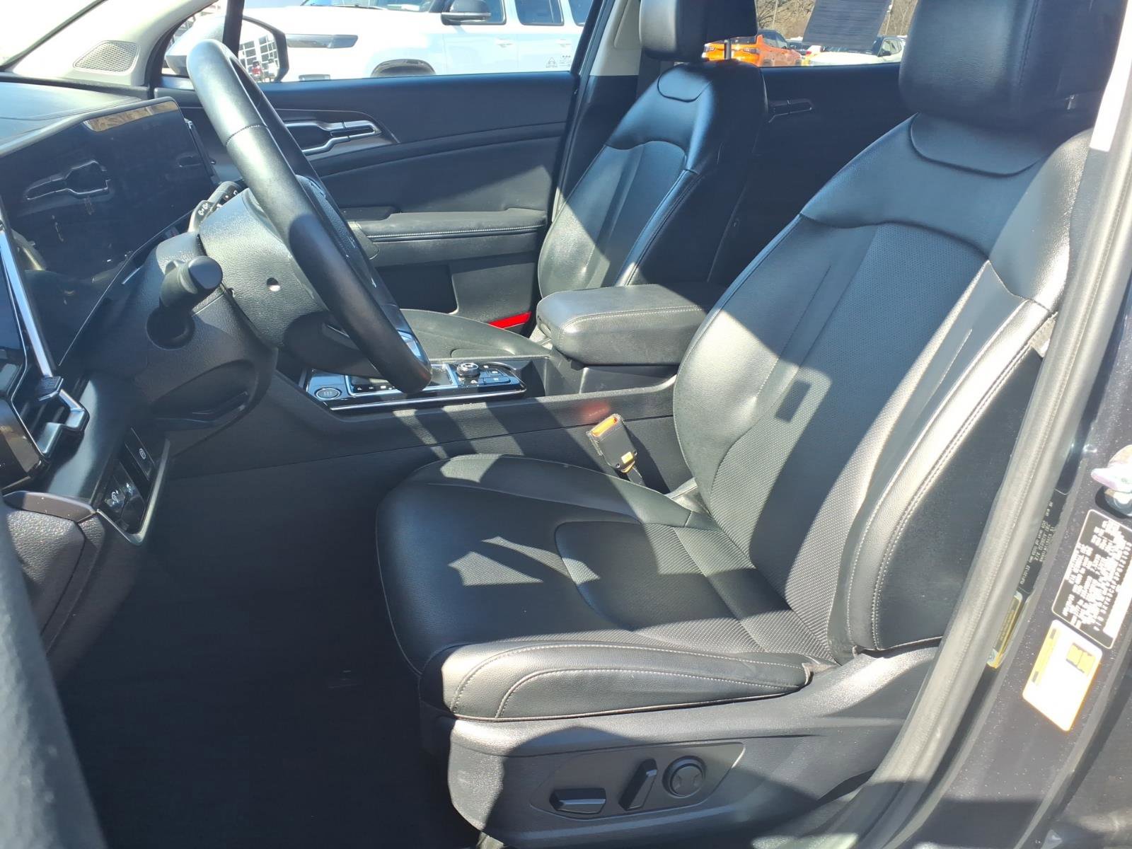 Used 2023 Kia Sportage EX AWD/4WD image 9