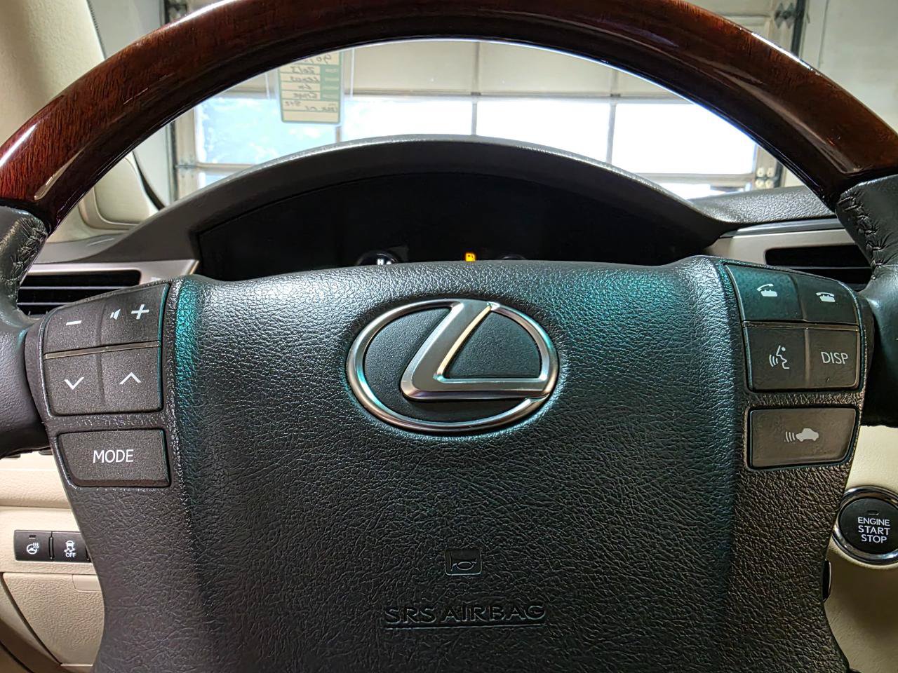 Used 2013 Lexus LX 570 4WD w/ Luxury Pkg w/Pre-crash image 34