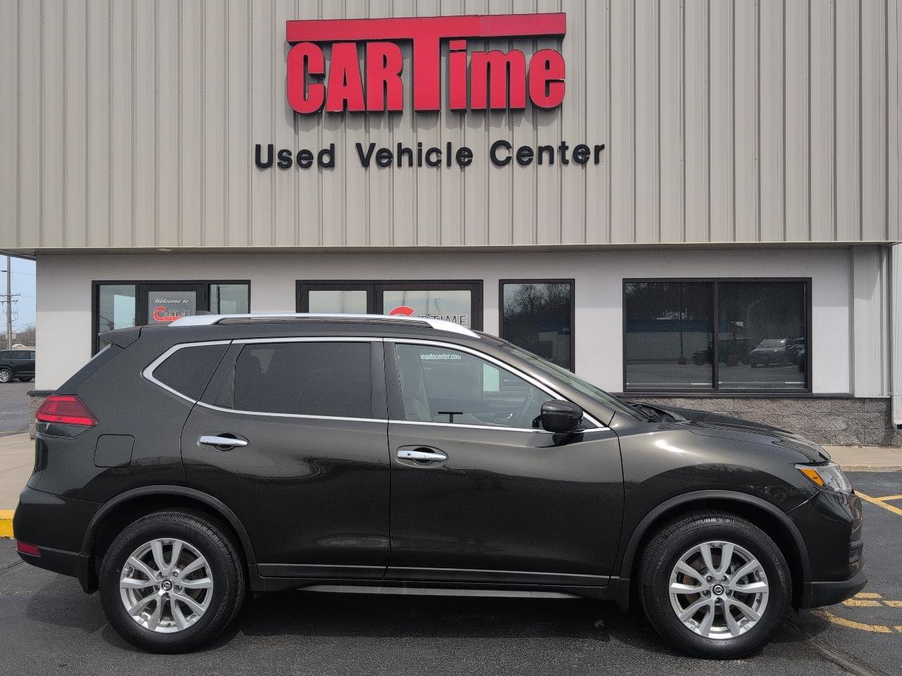 Used 2017 Nissan Rogue SV AWD/4WD image 1