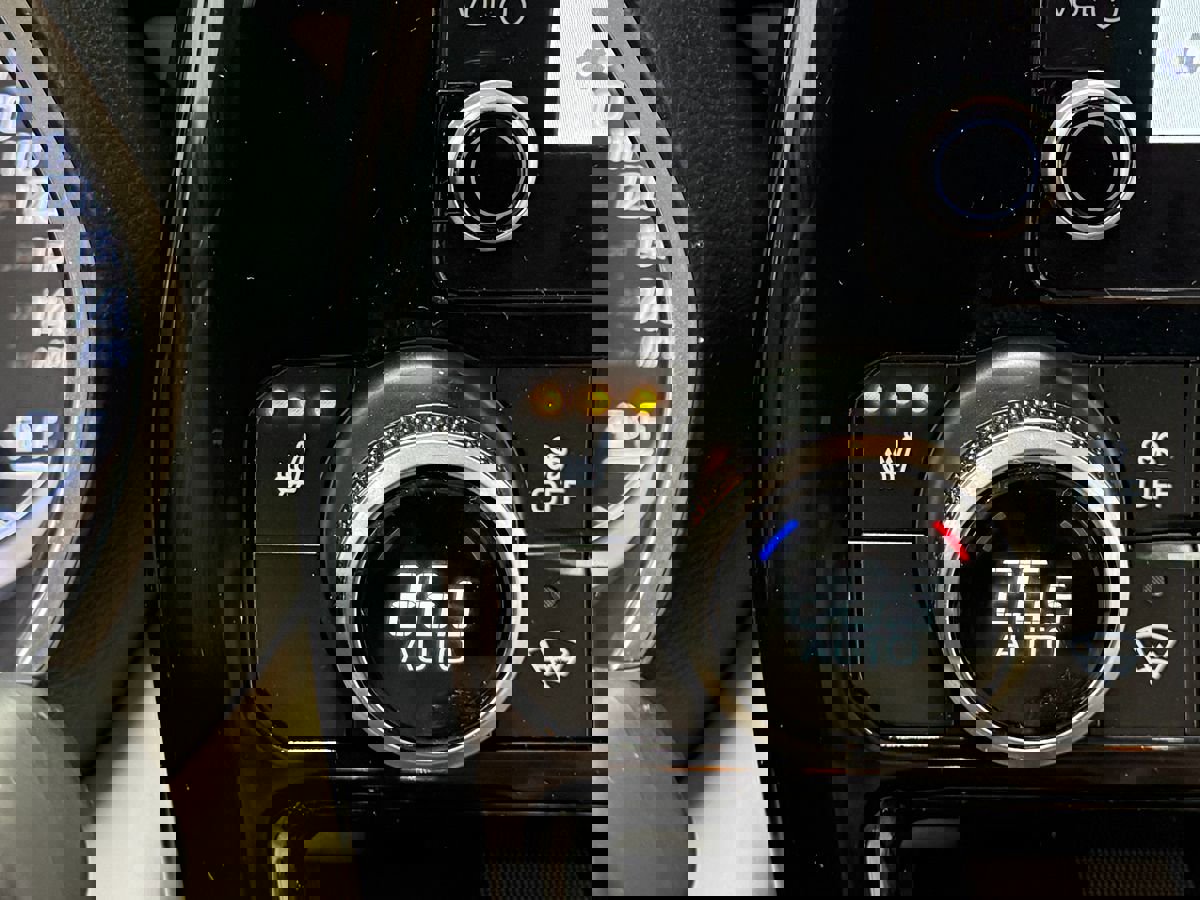 Used 2023 Toyota Highlander XLE image 23