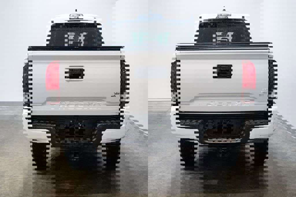 Used 2018 Toyota Tacoma TRD Off-Road w/ Technology Package image 8