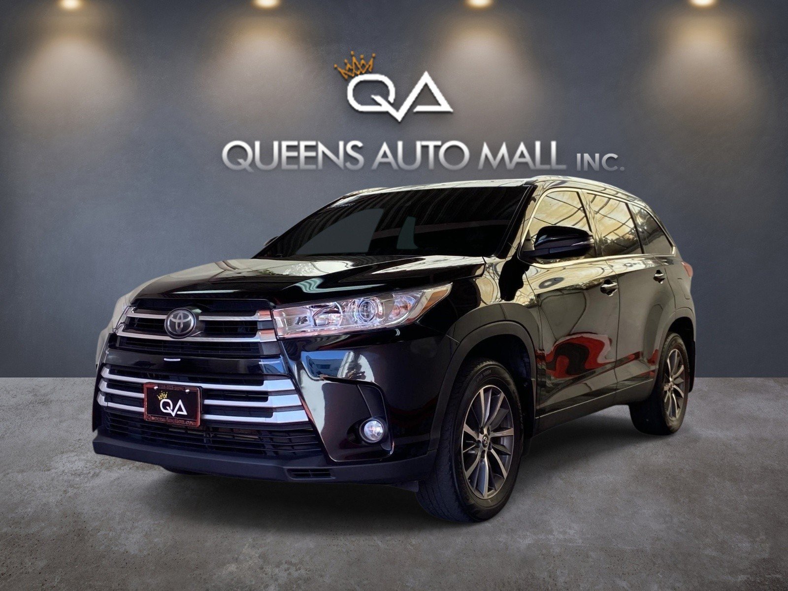 Used 2019 Toyota Highlander XLE AWD/4WD image 3