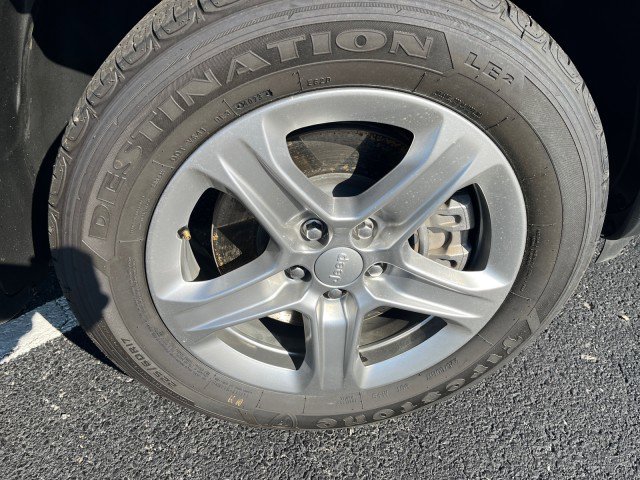 Used 2024 Jeep Compass Latitude image 18