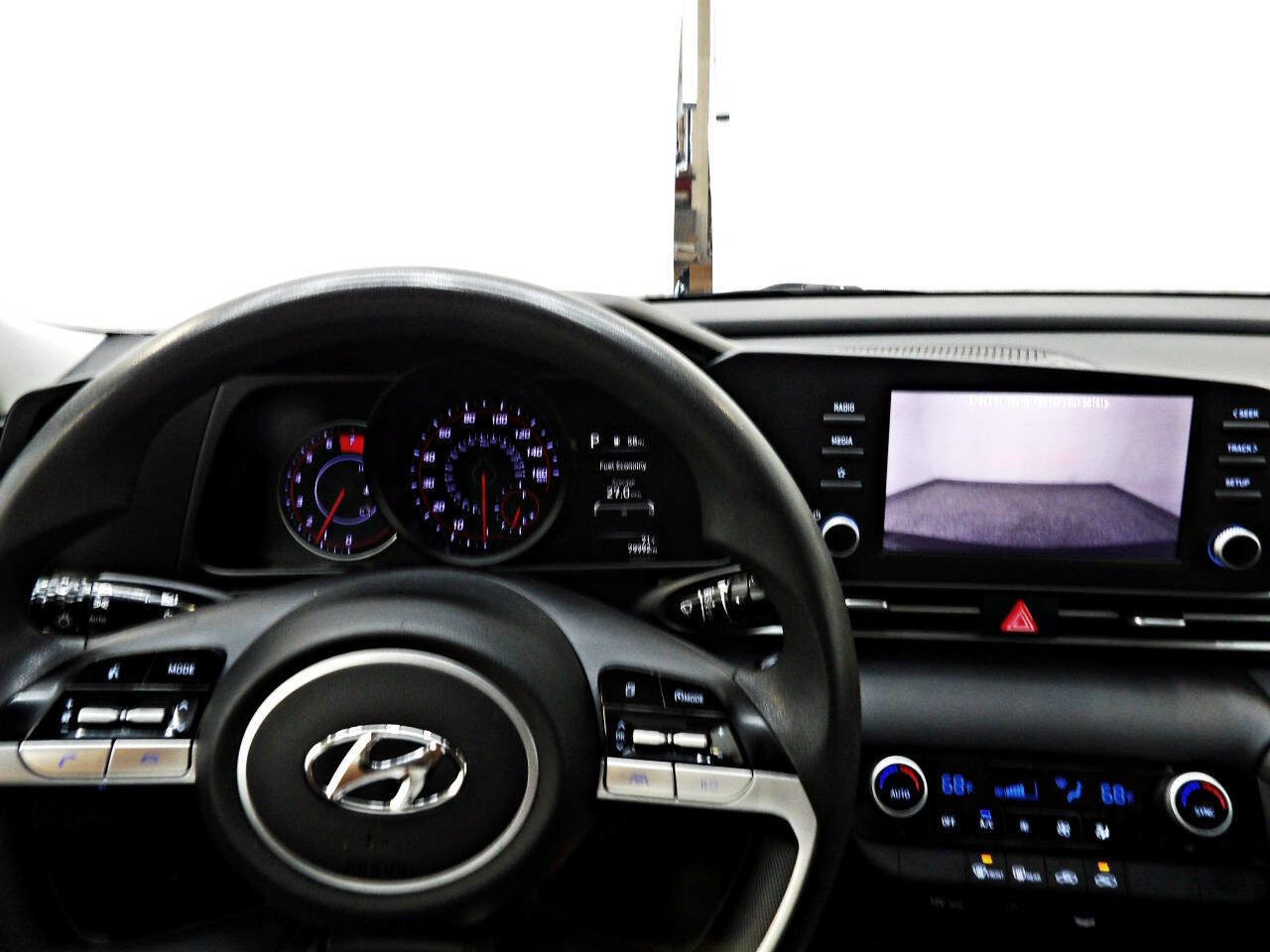 Used 2023 Hyundai Elantra SEL image 16