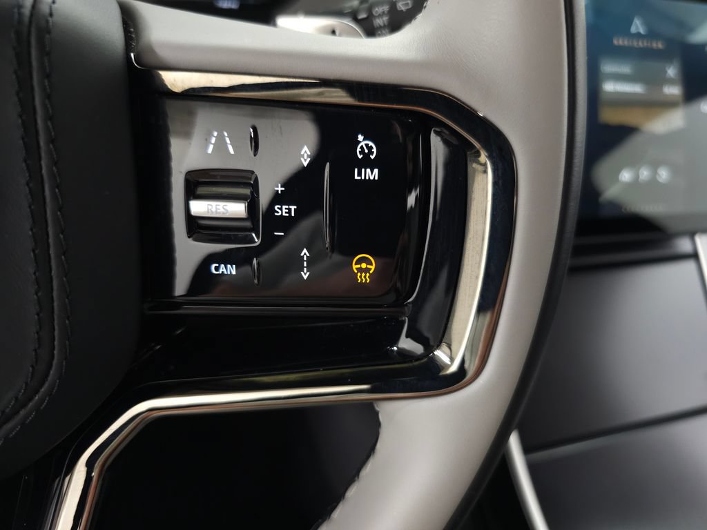 Certified 2026 Land Rover Range Rover Velar Dynamic SE AWD/4WD image 22