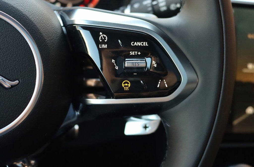 Used 2026 Jaguar F-PACE R-Dynamic S image 18