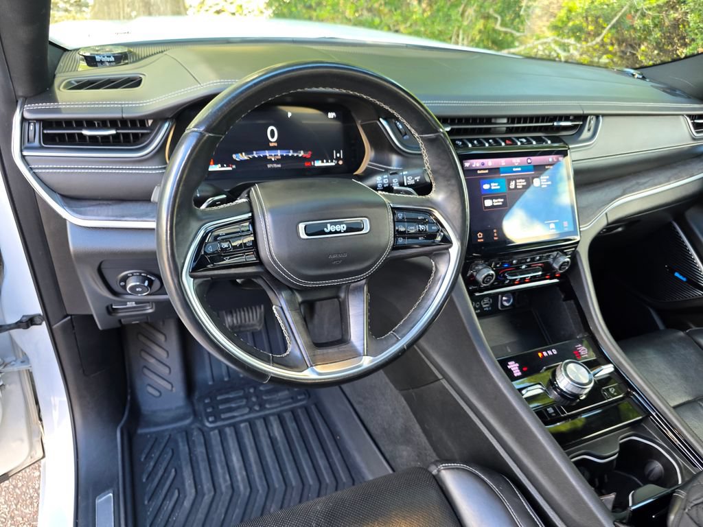 Used 2021 Jeep Grand Cherokee L Overland w/ Luxury Tech Group IV AWD/4WD image 17