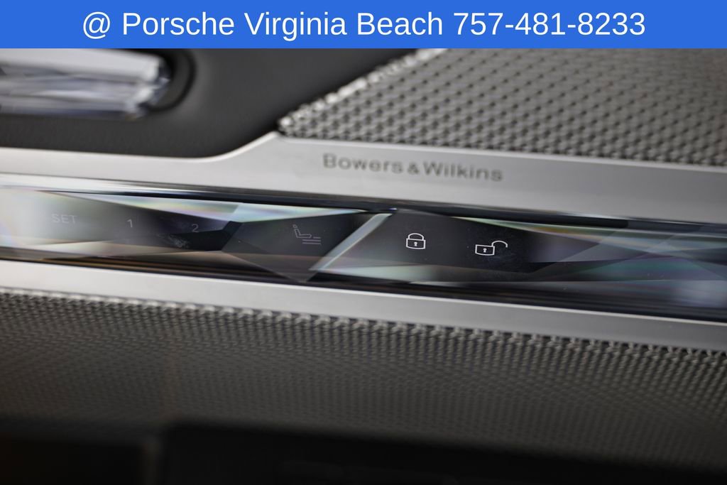 Used 2023 BMW 740i w/ Parking Assistance Package image 21