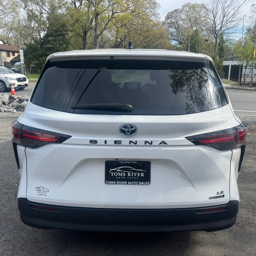 Used 2022 Toyota Sienna LE FWD image 4