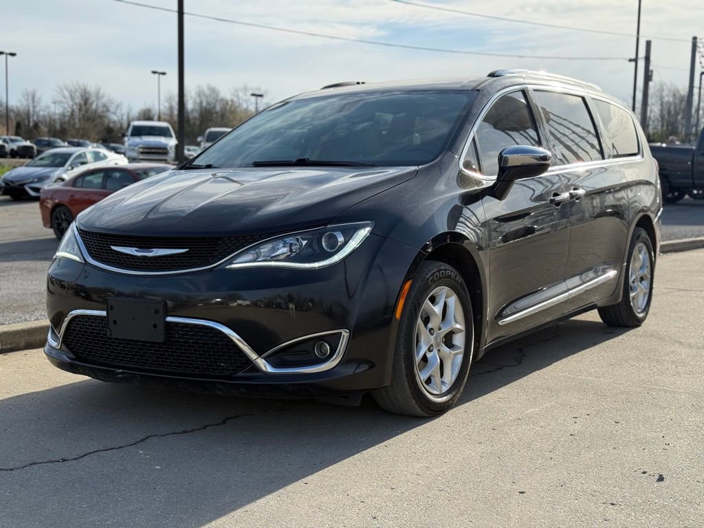 Used 2020 Chrysler Pacifica Limited image 2