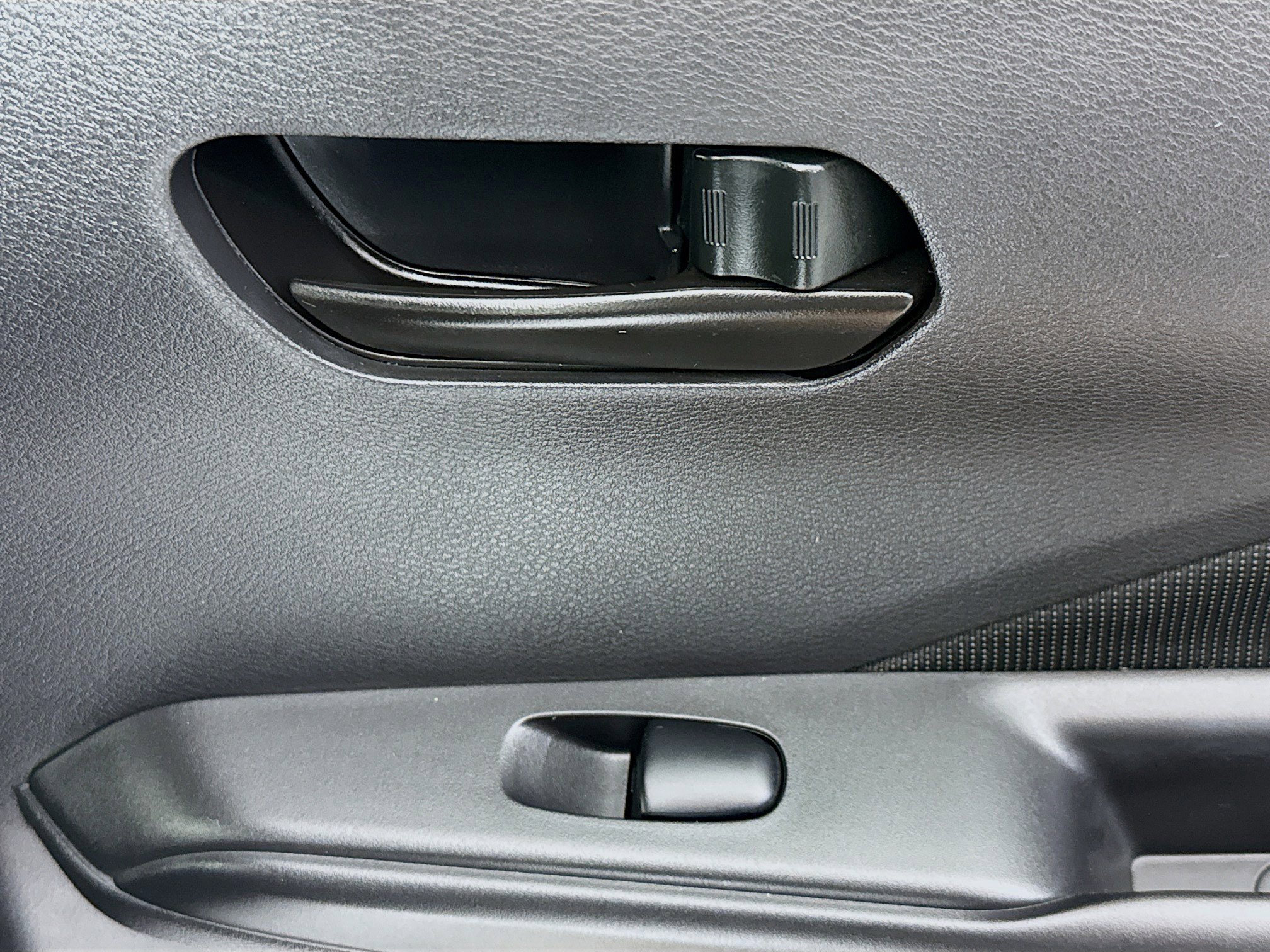 Used 2022 Nissan Kicks S image 30