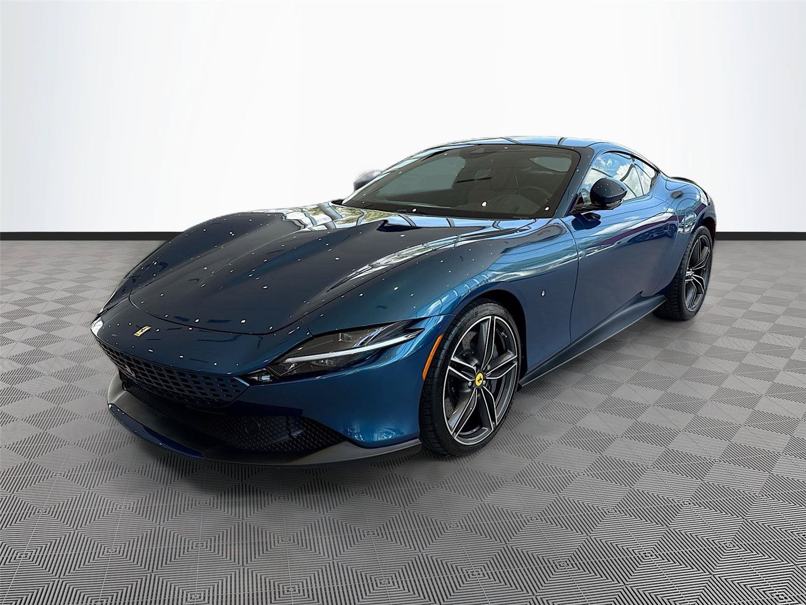 Used 2022 Ferrari Roma RWD image 3