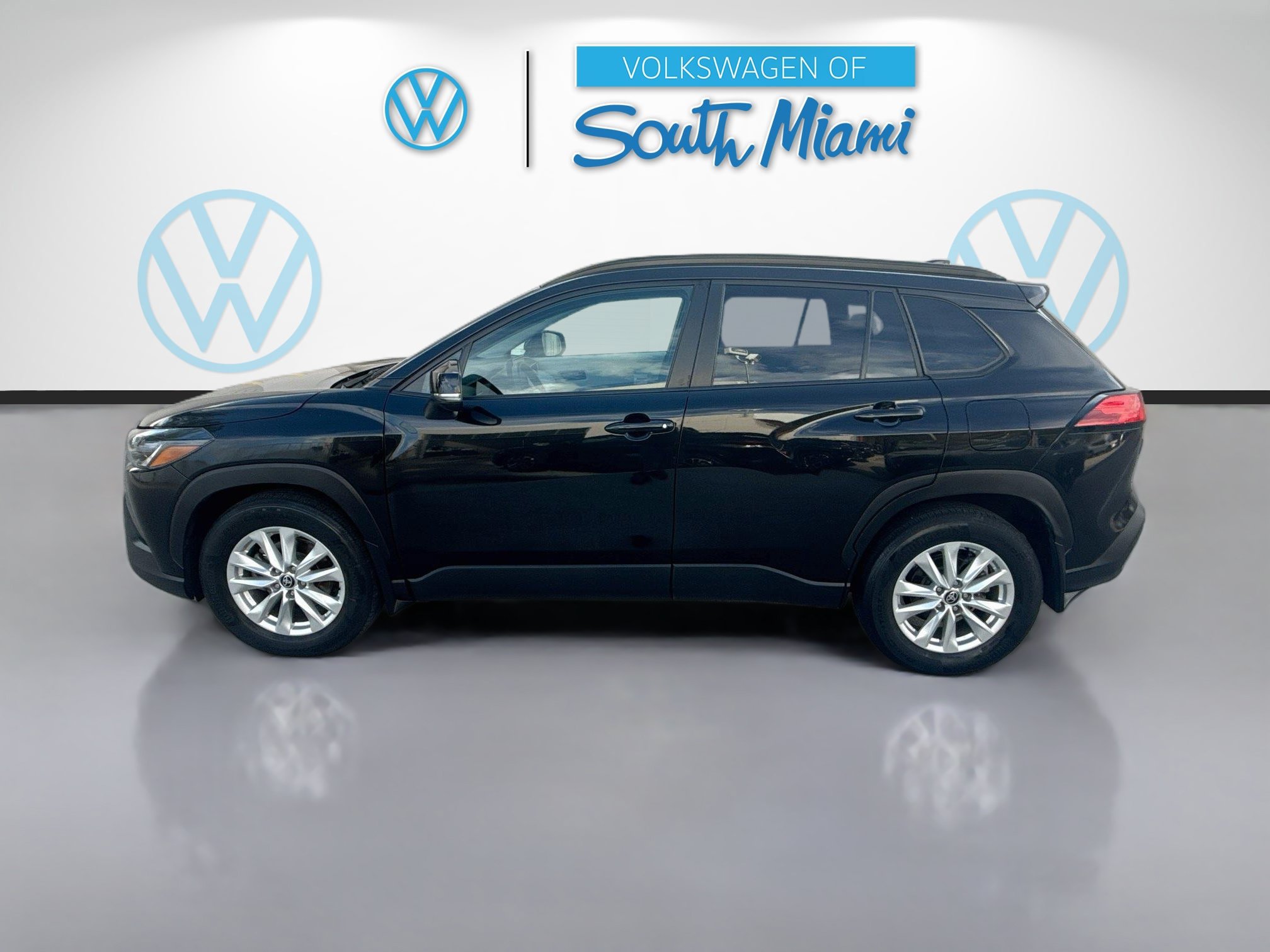 Used 2024 Toyota Corolla Cross LE AWD/4WD image 4