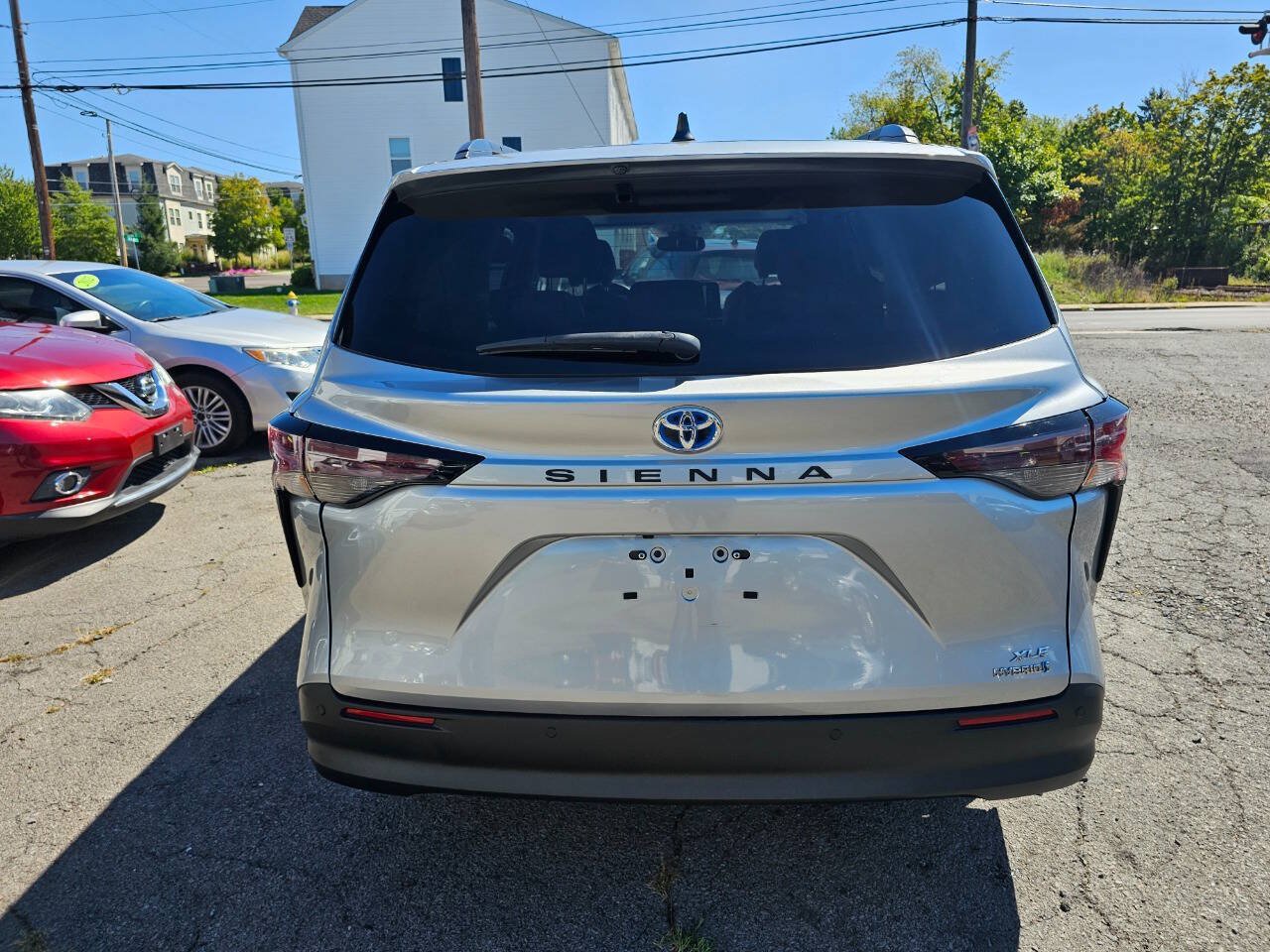 Used 2023 Toyota Sienna XLE FWD image 6