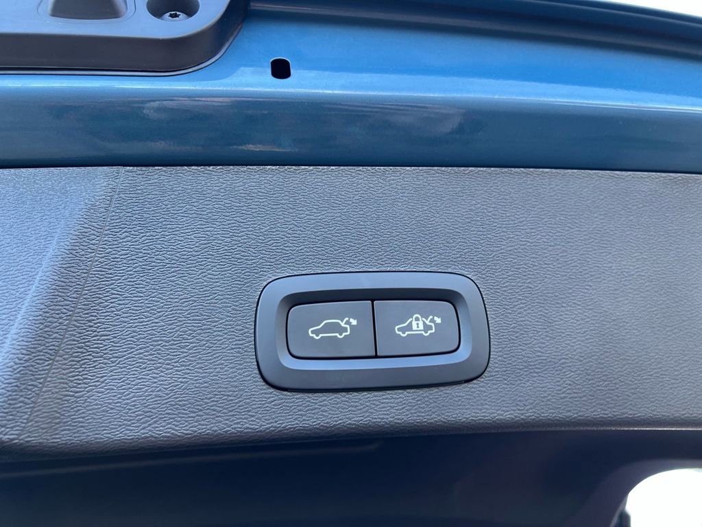 Certified 2023 Volvo XC40 Recharge Ultimate AWD/4WD image 28