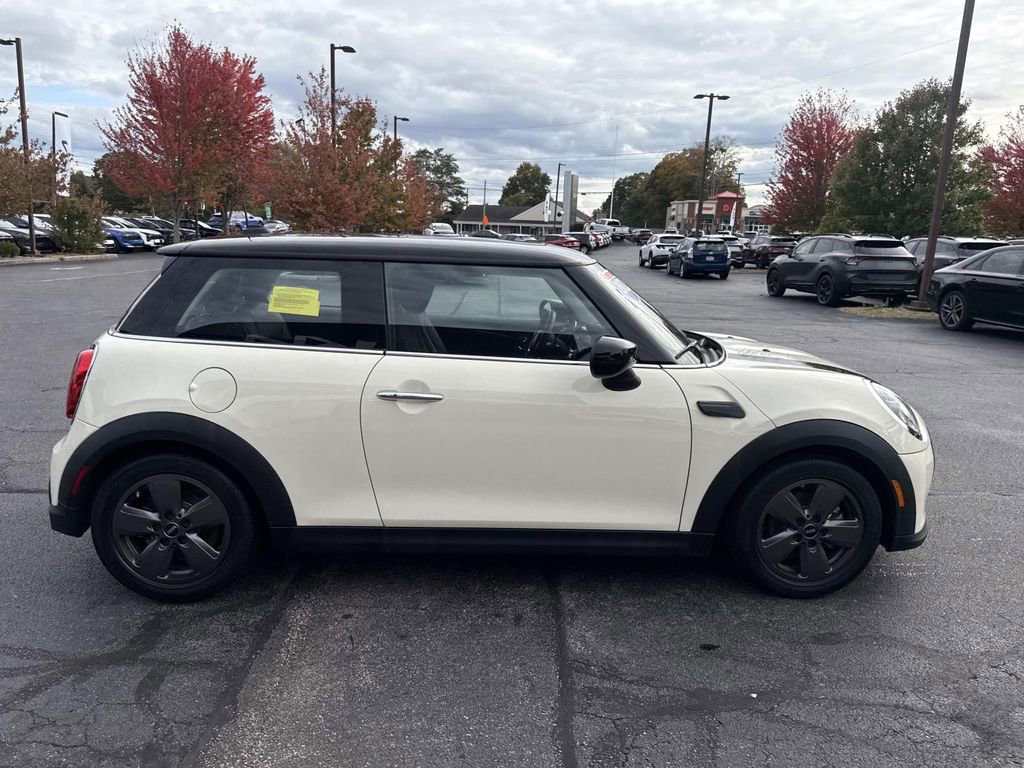 Used 2022 MINI Cooper 2-Door Hardtop image 8