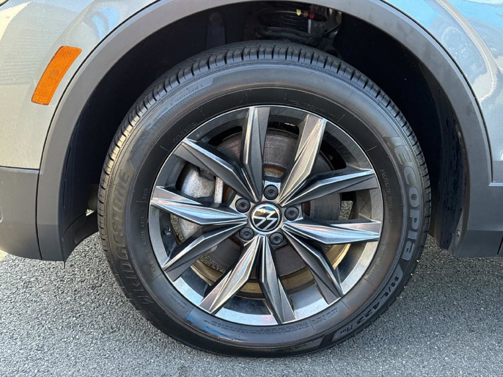 Used 2023 Volkswagen Tiguan SE AWD/4WD image 8