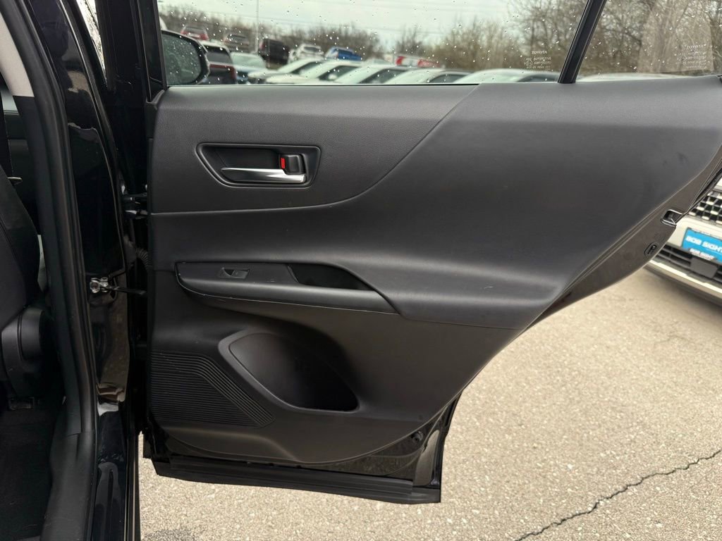 Used 2021 Toyota Venza LE image 14