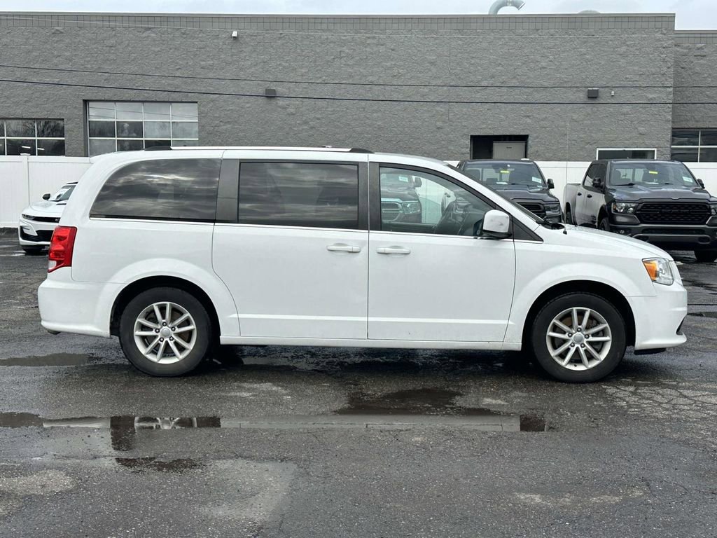 Used 2019 Dodge Grand Caravan SXT image 2
