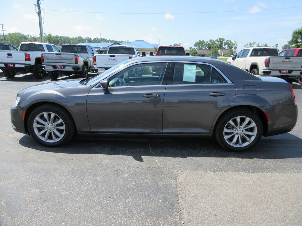 Used 2016 Chrysler 300 Limited AWD/4WD image 9